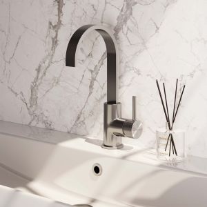 Brauer Carving 5-NG-003-S4 hoge opbouw wastafelmengkraan met draaibare platte uitloop model A RVS geborsteld PVD